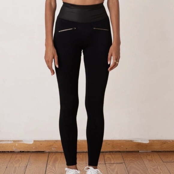 ADAY Throw & Roll Leggings Black - Picture 1 of 7